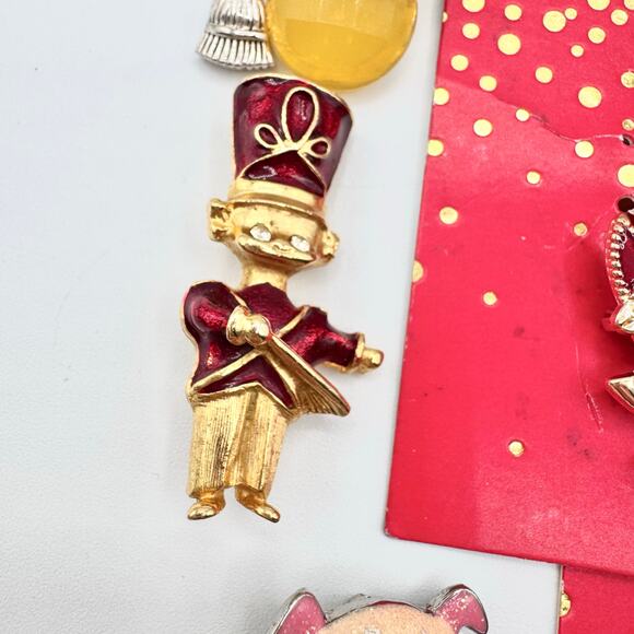Christmas Brooch Pin Lot Vintage To Now Holiday Noel Festive Fun Xmas 17 Pieces - Picture 14 of 16